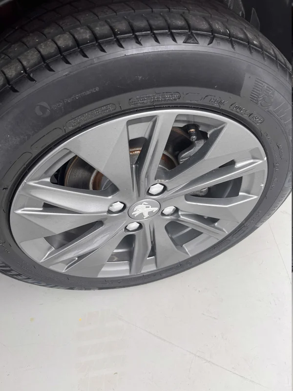 Peugeot E-208 (2022) — foto 38 van 99