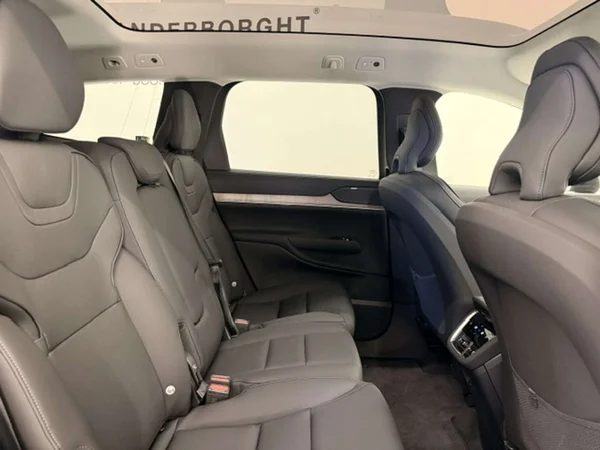Volvo EX90 (2025) — foto 4 van 25