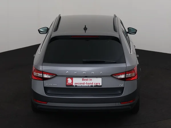 SKODA Superb (2022) — foto 28 van 31