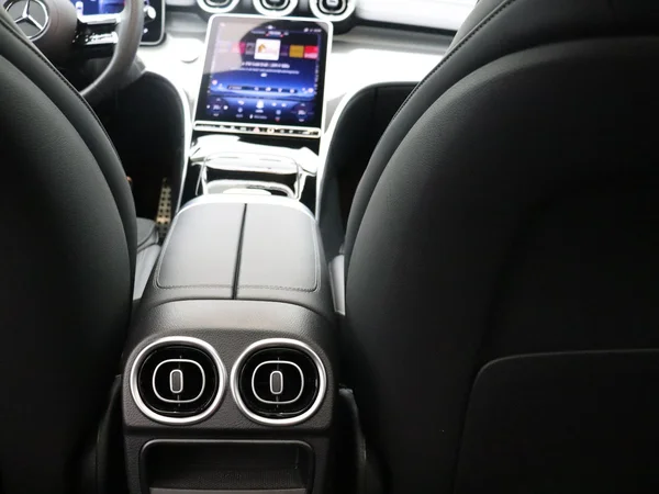 Mercedes-Benz C-Klasse (2025) — foto 11 van 26