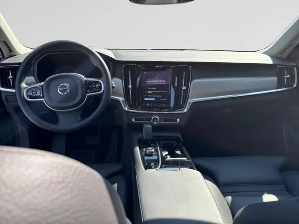 VOLVO V90 (2023) — foto 2 van 24