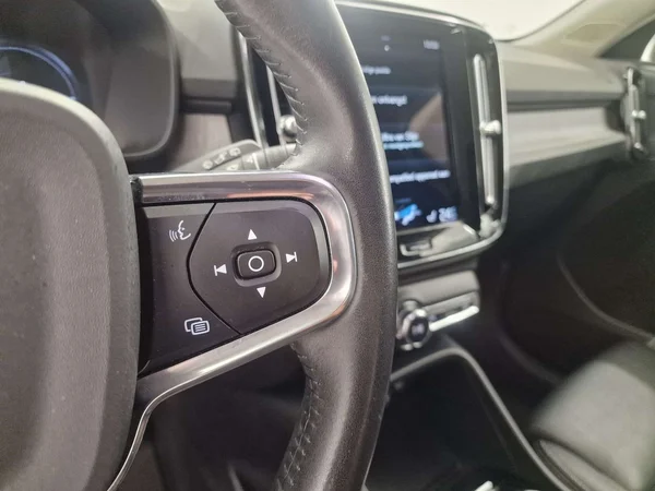 Volvo XC40 (2021) — foto 17 van 17