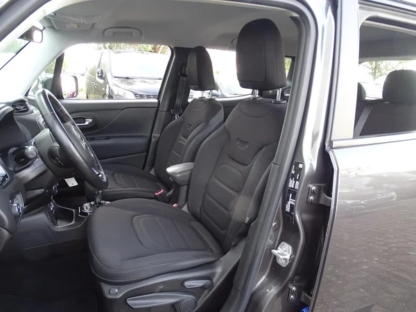 Jeep Renegade (2018) — foto 4 van 27