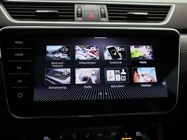 Škoda Superb (2022) — foto 19 van 47