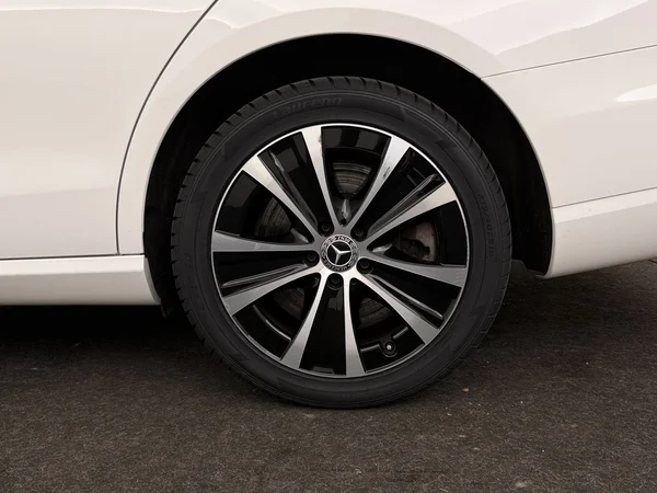 MERCEDES E 300 (2020) — foto 7 van 31