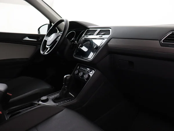 VOLKSWAGEN Tiguan (2019) — foto 3 van 28