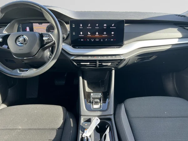 SKODA Octavia Combi (2024) — foto 2 van 24