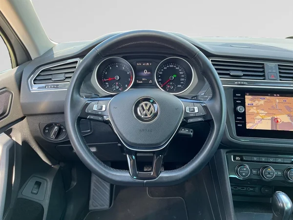 VOLKSWAGEN Tiguan (2019) — foto 2 van 22