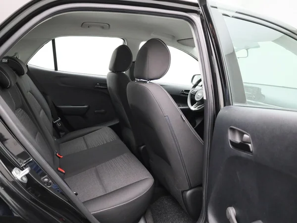 Kia Picanto (2021) — foto 26 van 36