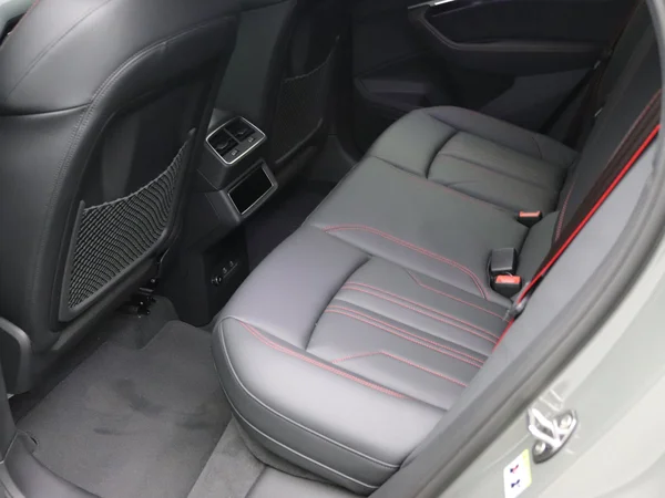 AUDI Q8 e-tron Sportback (2024) — foto 14 van 33
