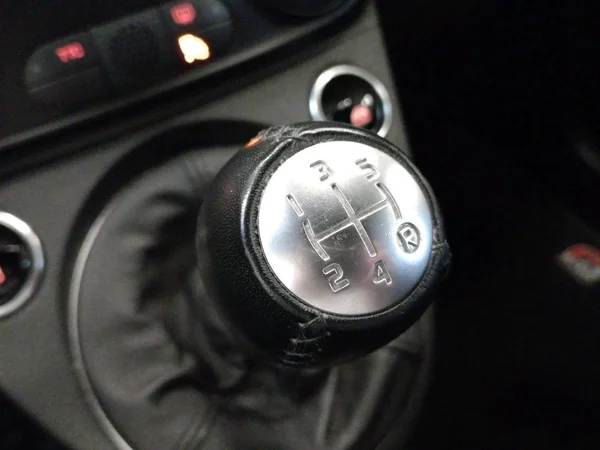 Abarth 500 (2021) — foto 8 van 18