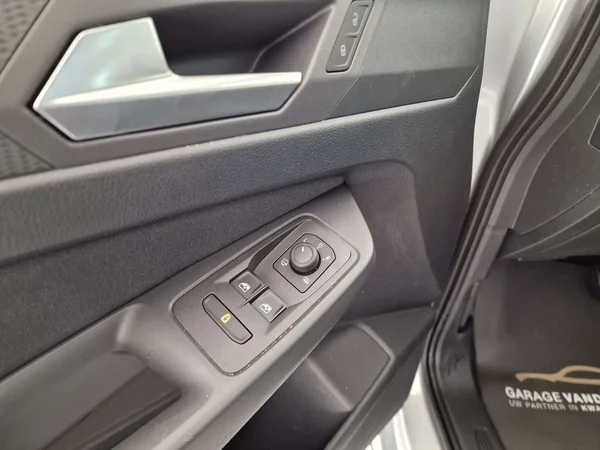 Ford Tourneo Connect (2025) — foto 6 van 14