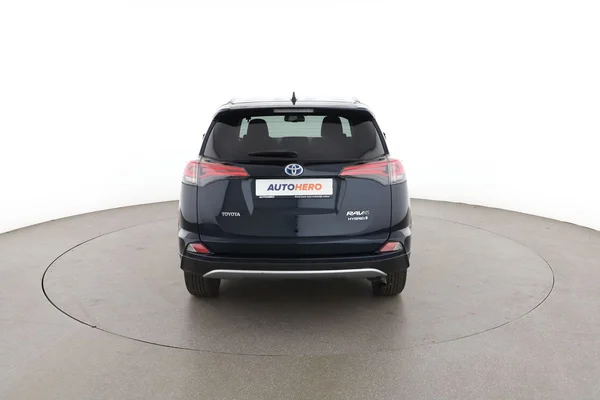 Toyota RAV4 (2018) — foto 11 van 16