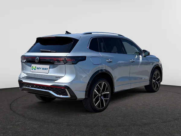 VOLKSWAGEN Tiguan (2024) — foto 8 van 14