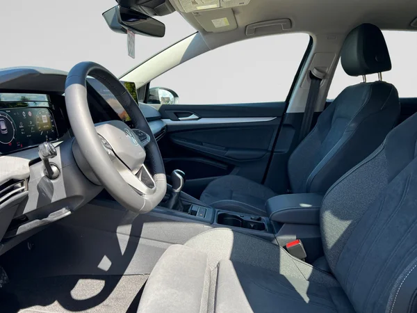 VOLKSWAGEN Golf VIII (2026) — foto 2 van 24