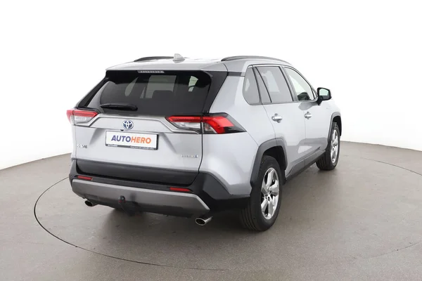 Toyota RAV4 (2021) — foto 12 van 16