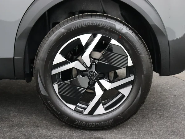 PEUGEOT 2008 (2025) — foto 7 van 27