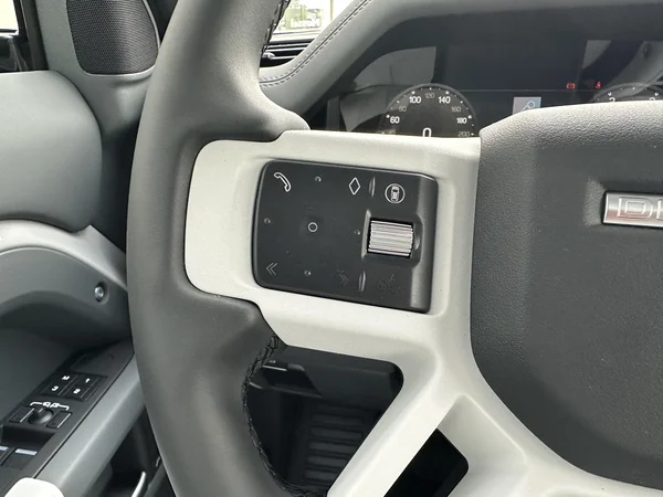 Land Rover Defender (2026) — foto 9 van 33