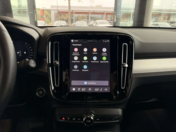 Volvo XC40 (2025) — foto 6 van 22