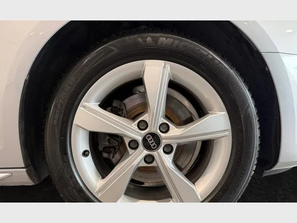 Audi A4 (2022) — foto 18 van 26