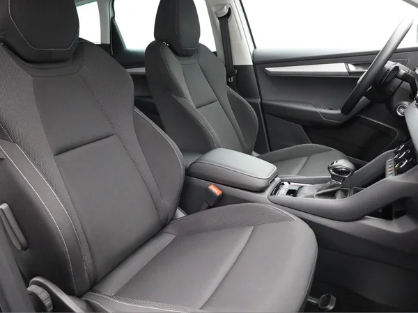 SKODA Karoq (2023) — foto 16 van 21