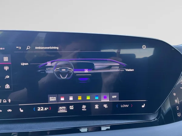 AUDI Q6 e-tron (2025) — foto 6 van 24