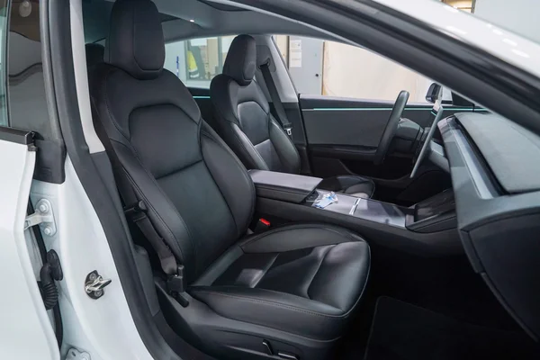 Tesla Model 3 (2023) — foto 6 van 49