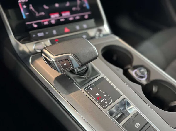 Audi A6 Avant (2019) — foto 17 van 17