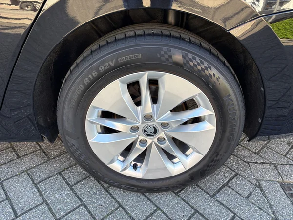 SKODA Octavia Combi (2020) — foto 15 van 24