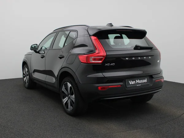 Volvo XC40 (2023) — foto 12 van 40