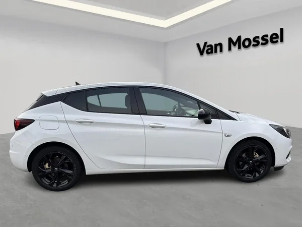 Opel Astra (2020) — foto 16 van 20