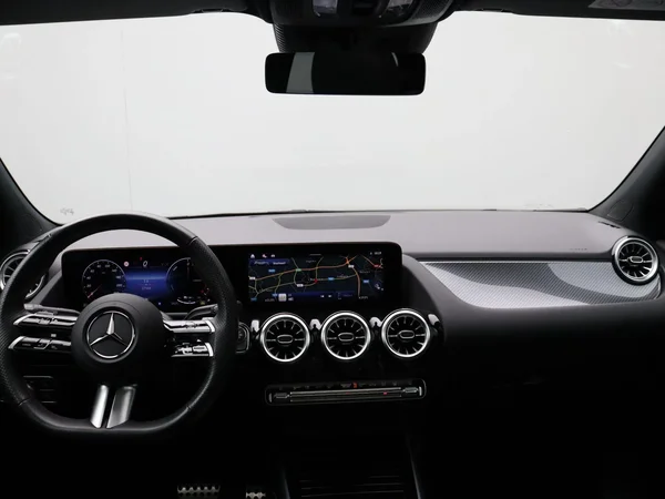 Mercedes-Benz GLA (2025) — foto 21 van 37