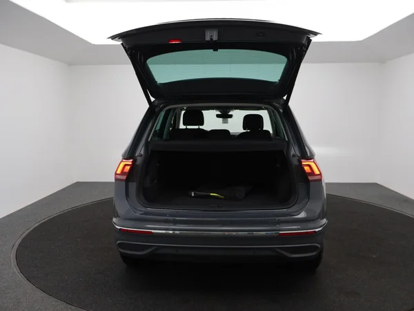 VOLKSWAGEN Tiguan eHybrid (PHEV) (2022) — foto 2 van 27