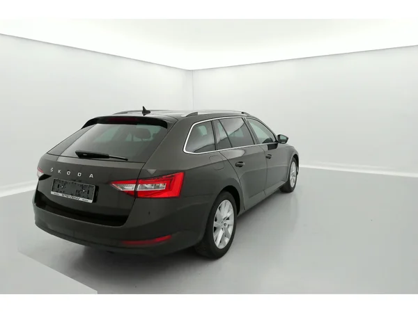 SKODA Superb Combi (2020) — foto 4 van 36
