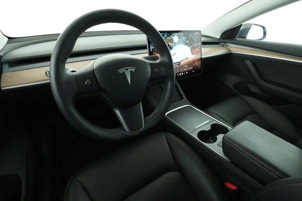 Tesla Model 3 (2022) — foto 2 van 16