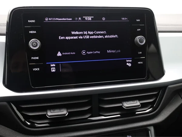 VOLKSWAGEN T-Roc (2022) — foto 10 van 19