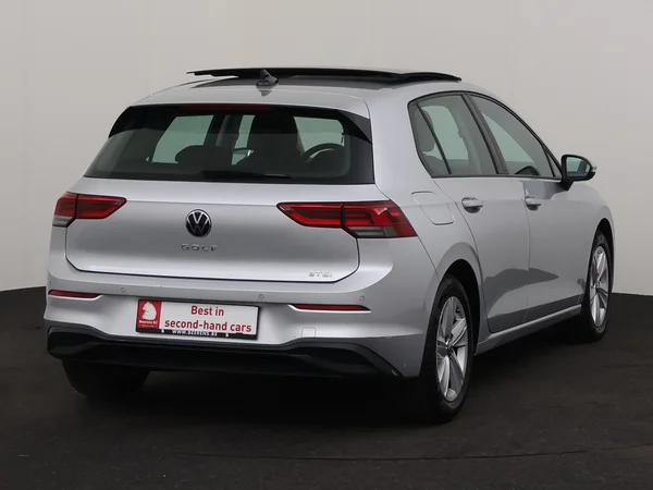 VOLKSWAGEN Golf (2021) — foto 23 van 30