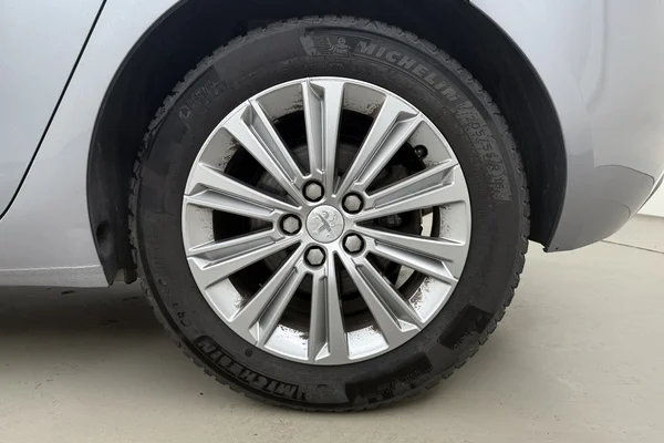 Peugeot 308 (2020) — foto 22 van 25