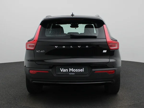 Volvo XC40 (2023) — foto 37 van 41