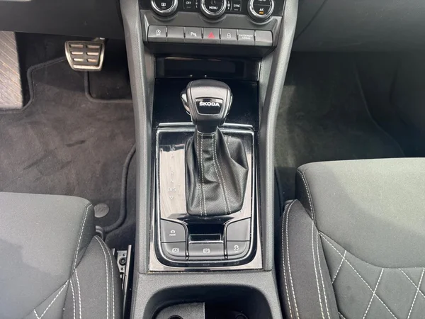 SKODA Karoq (2023) — foto 8 van 21
