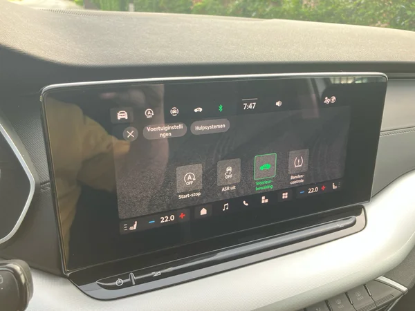 SKODA Octavia Combi (2025) — foto 18 van 25
