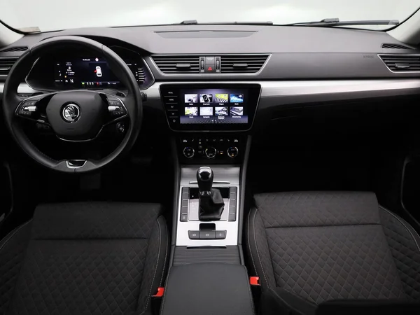 Škoda Superb (2024) — foto 2 van 40