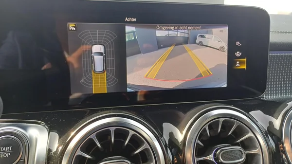 Mercedes-Benz EQB (2023) — foto 5 van 23
