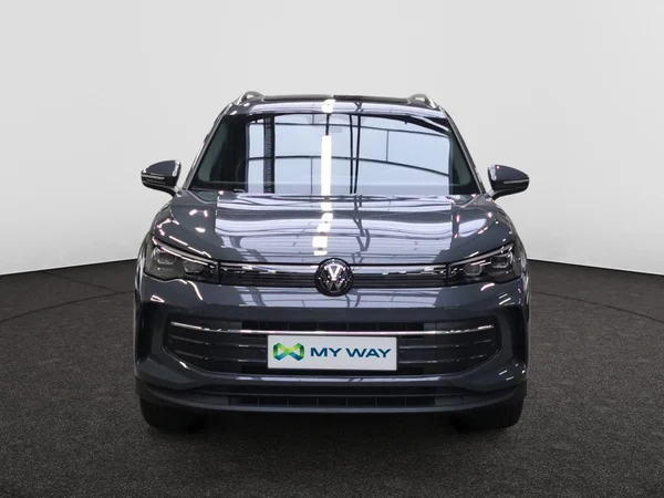 VOLKSWAGEN Tiguan (2026) — foto 12 van 15