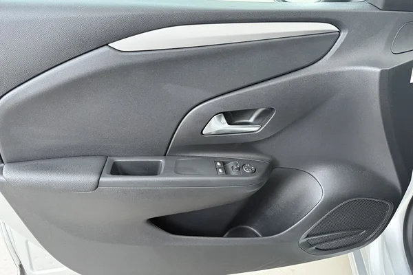 Opel Corsa (2023) — foto 8 van 16