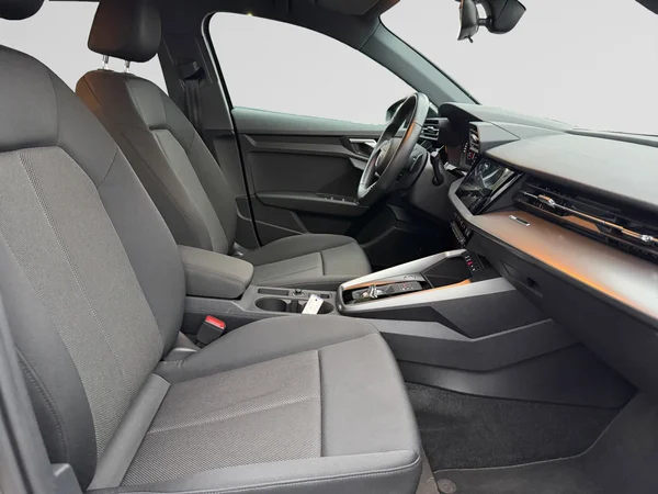 AUDI A3 Sportback (2024) — foto 2 van 15