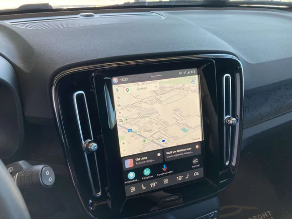 Volvo XC40 (2024) — foto 6 van 19