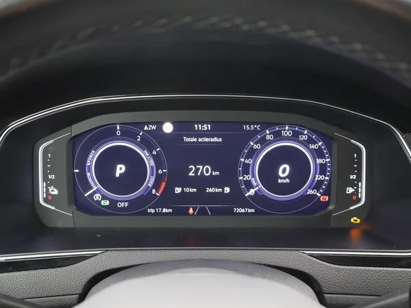 VOLKSWAGEN Passat Variant GTE (2022) — foto 9 van 31