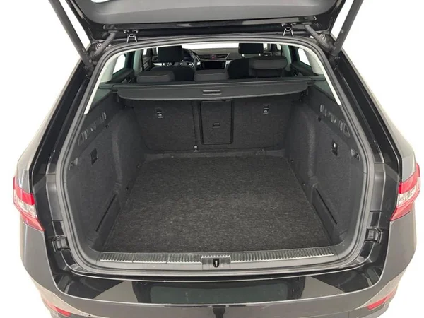 SKODA Superb Combi Dsl (2023) — foto 9 van 29