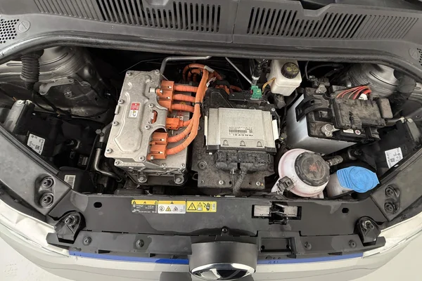 Volkswagen E-Up! (2020) — foto 2 van 28